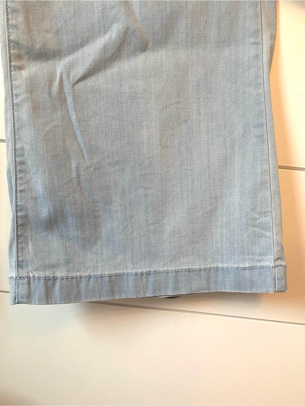 White House black market Light Wash Wide Leg Women’s Jeans (size 6) - Picture 3 of 9